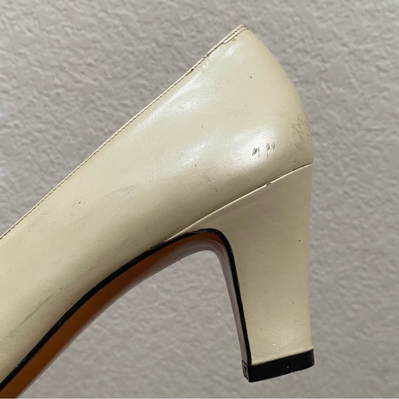 Vintage SALVATORE FERRAGAMO 30435 Ivory Pearl Leather Pumps Size 6.5 4A AAAA - Picture 13 of 16